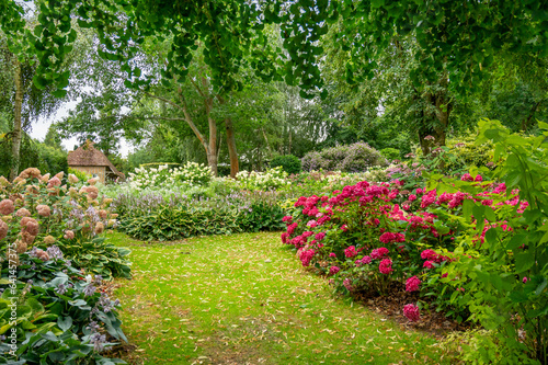 Obraz na płótnie jardin fleuri en normandie
