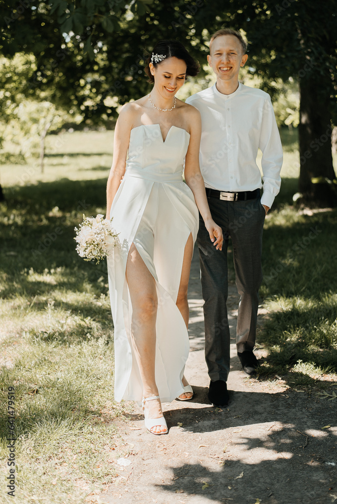Fototapeta premium Young wedding couple on their wedding