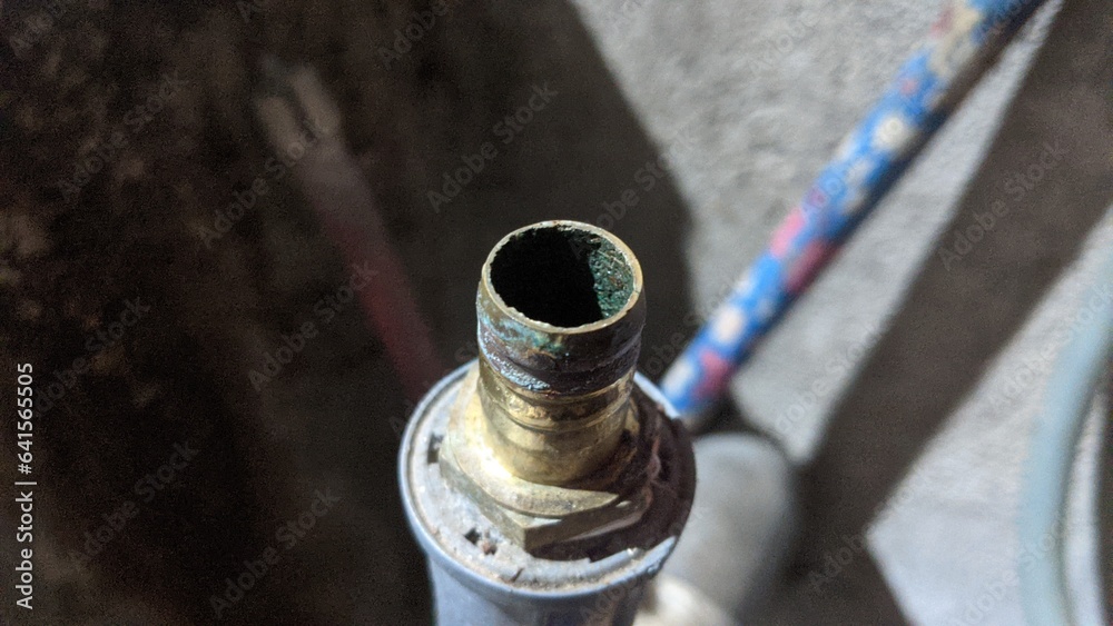 Attach the pipe connector to the plastic hose. Attach the pipe connector to the plastic hose.
