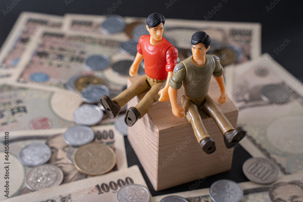 Fototapeta premium 2人の男 金 現金 ビジネス 交渉 成立