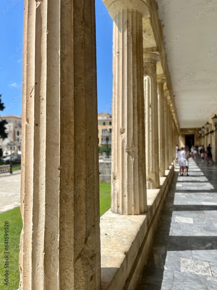 Colonnes antique d'un temple en grèce