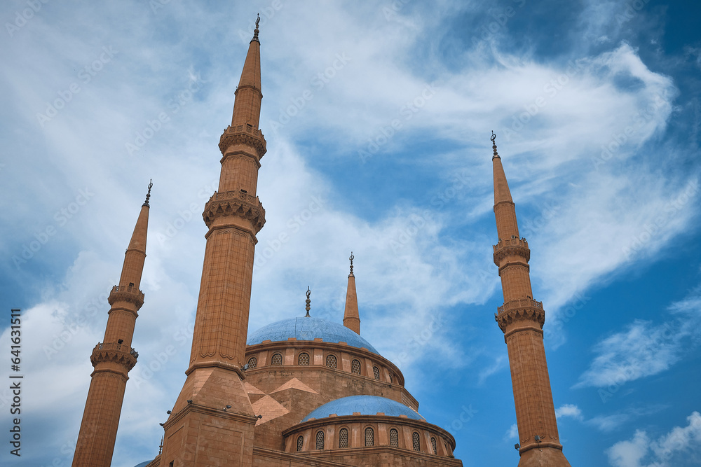 Naklejka premium Mohammad Al-Amin Mosque also referred to as the Blue Mosque, is a Sunni Muslim mosque located in downtown Beirut, Lebanon