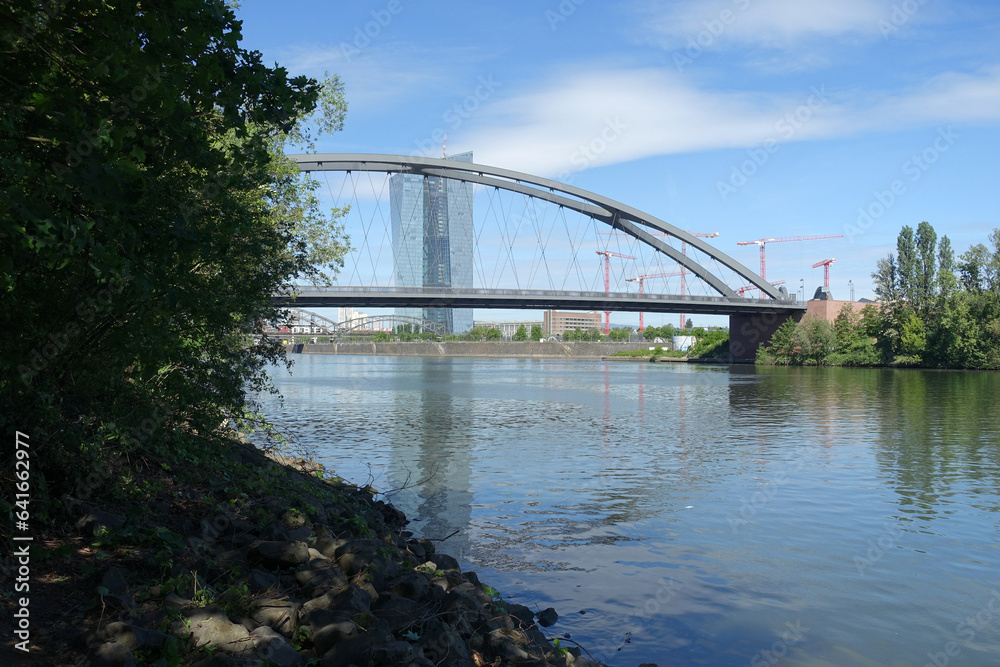 Obraz premium Osthafenbruecke in Frankfurt