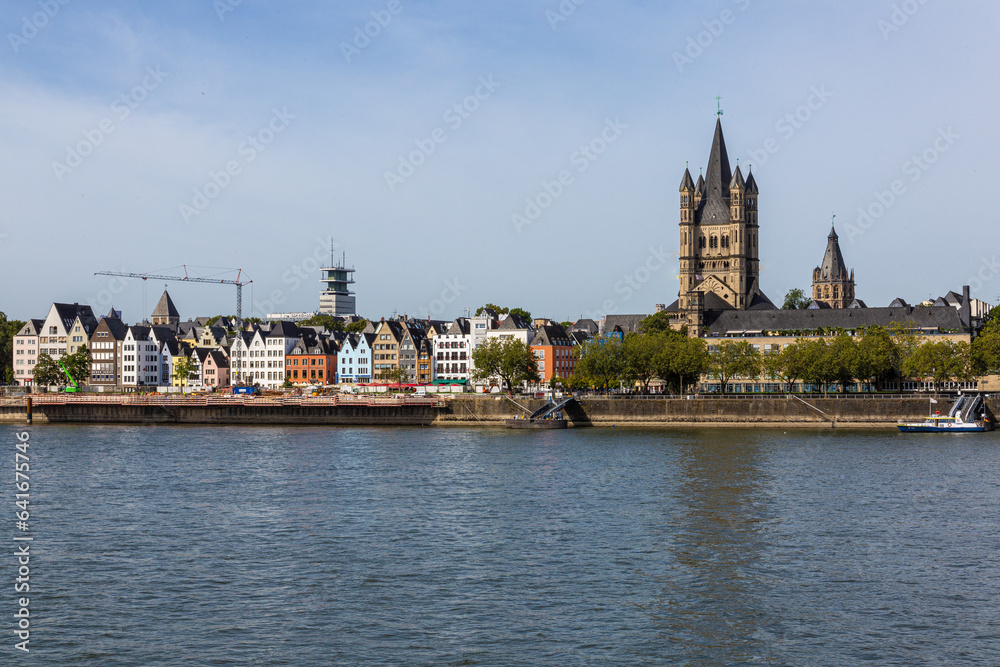 vue de Cologne, à travers le Rhin, Allemagne
