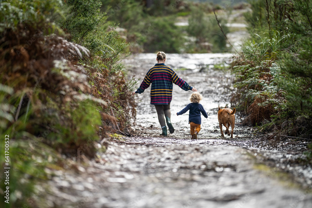Obraz premium mother and baby hiking in the forest