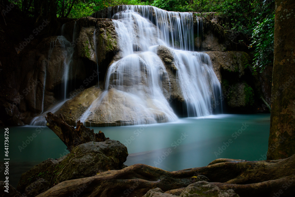 Fototapeta premium Beautiful Huay Mae Khamin Waterfall - Thailand