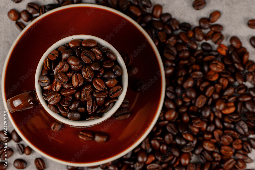 Fototapeta premium Coffee cup and beans on the kitchen table. 