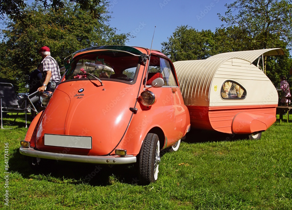 Isetta Mit Wohnwagen