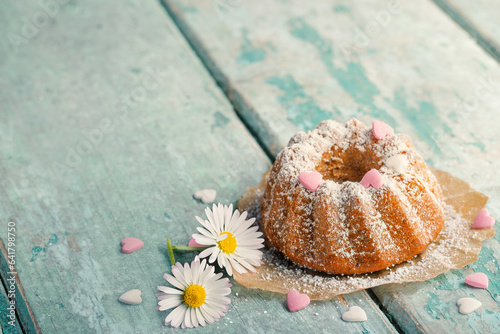 Süße Überraschung - Mini-Kuchen mit Blüten