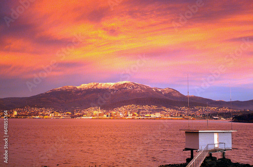 Obraz na płótnie Mount Wellington with snow and the city of Hobart from across the Derwent River
