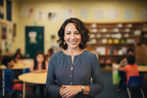 Fotografia Smiling portrait of a middle aged caucasian elementary school teacher teaching a