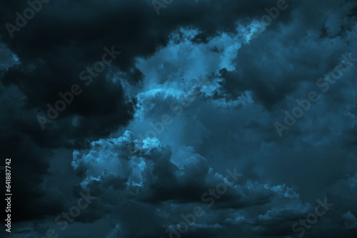 Stampa su tela Black dark greenish blue dramatic night sky