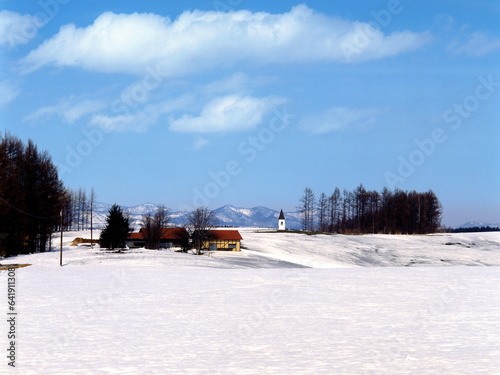 残雪の丘（美瑛町） © itoh masako