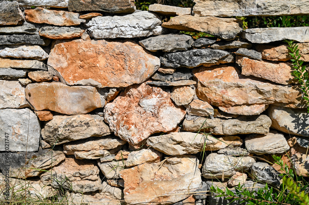 Obraz premium Dry stone wall, close up. Stone wall near the house in countryside. A traditional dry stone wall.