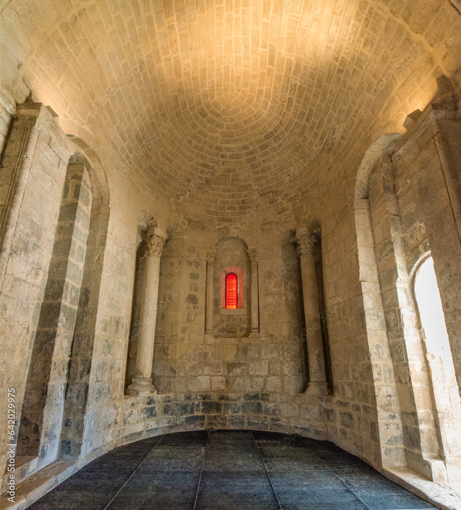 Abside romane de l'église du prieuré de Salagon à Mane, Alpes-de-Haute-Provence, France