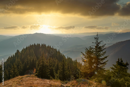 Fototapeta Naklejka Na Ścianę i Meble -  Scenic sunset in the Carpathian mountains.