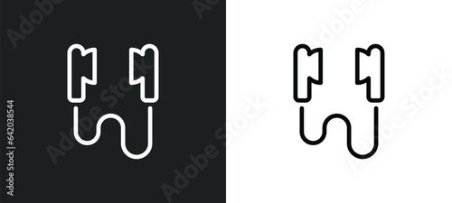 earphones icon isolated in white and black colors. earphones outline vector icon from electronic devices collection for web, mobile apps and ui.