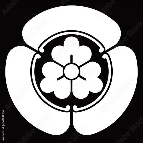 家紋です。三瓜に三つ唐花といいます。