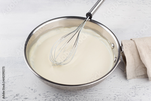 Tableau sur toile Making cheese sauce for pasta