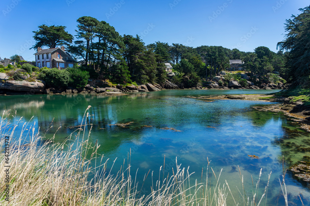 Urlaub in der Bretagne, Frankreich: Spaziergang in der Bucht von Tregastel und Ploumanach
