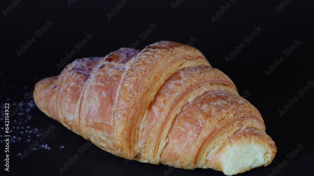 CROISSANT CON ZUCCHERO A VELO CON SFONDO NERO, CROISSANT WITH POWDERED SUGAR WITH BLACK