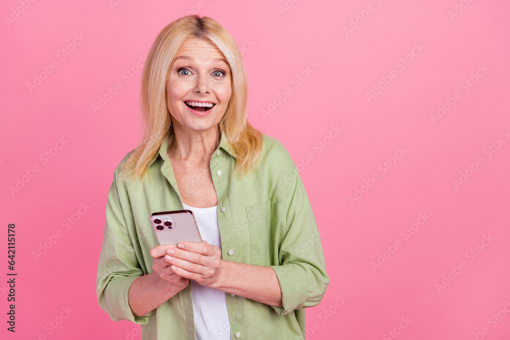 Photo of charming cheerful senior lady wear trendy khaki clothes rejoice sale discount empty space isolated on pink color background Photo of charming cheerful senior lady wear trendy khaki clothes rejoice sale discount empty space isolated on pink color background