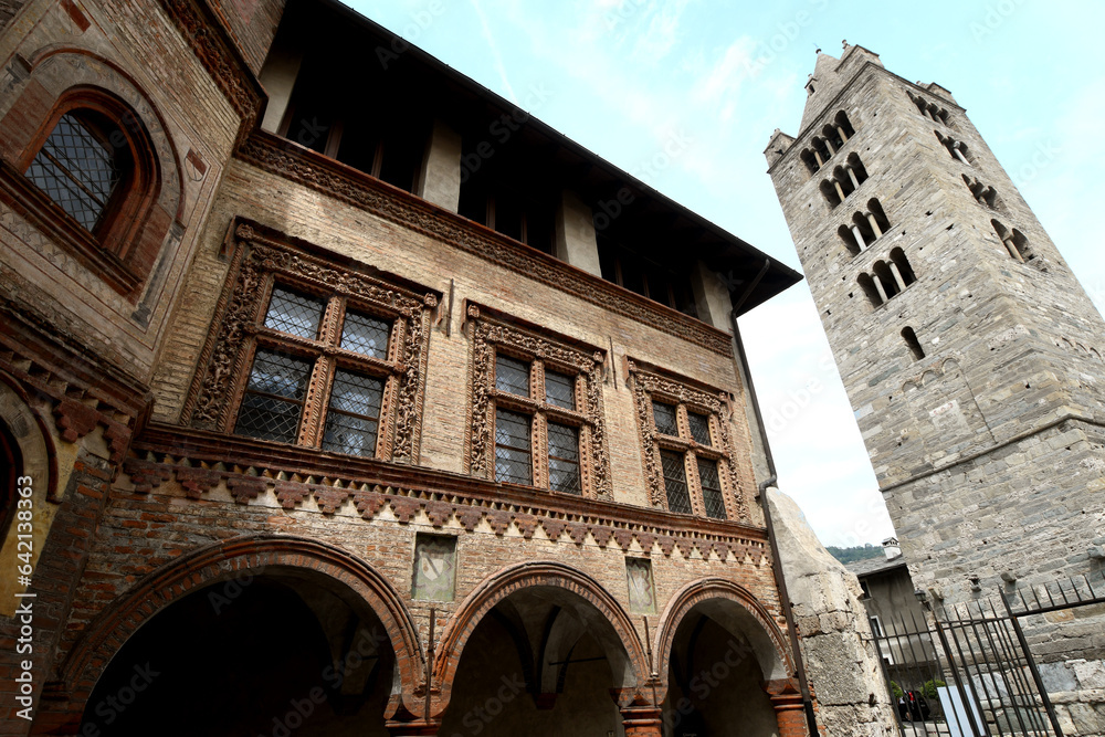 The collegiate church of Santi Pietro e Orso is a Romanesque religious complex in Aosta; the bell tower and the ancient cloister are beautiful in Aosta Valley.