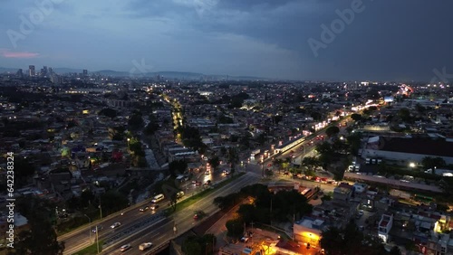 Wallpaper Mural cuidad de Guadalajara jalisco México cielo nublado periférico de noche con trafico pesado con dron autos en movimiento Torontodigital.ca
