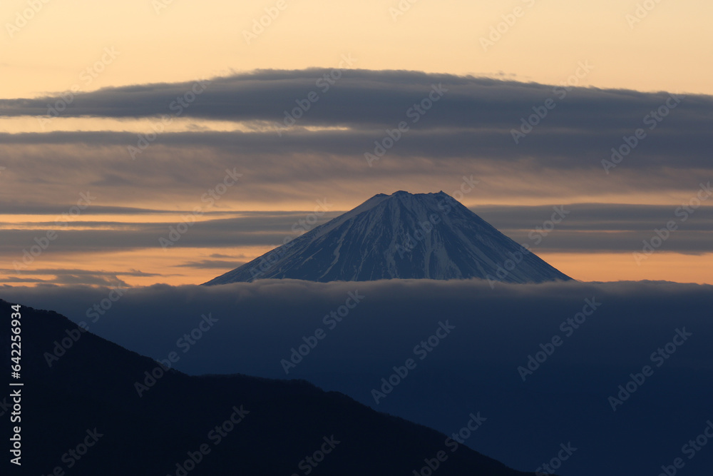 清泉寮から望む黎明の富士