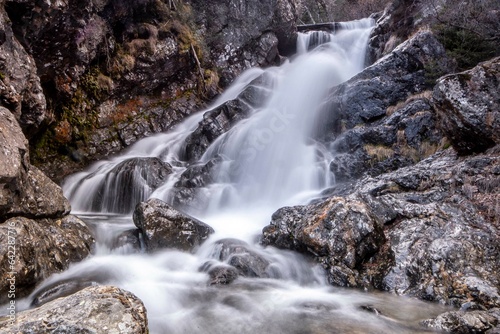 Cascada en la monta  a