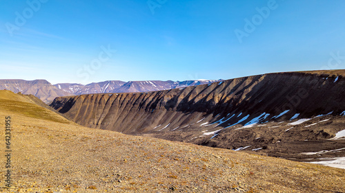Mountain crest of Sarkofagen in the summer in Svalbard - Landscape Photography