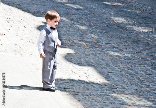 Fotografía boy elegance in bow tie