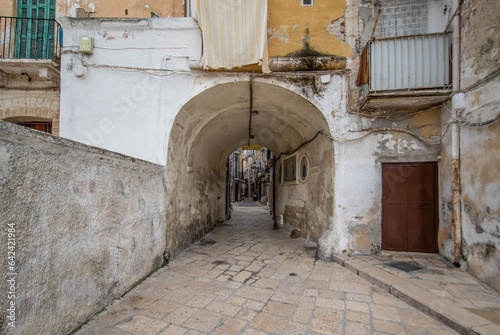 Fotografia Bari, Italy - one of the pearls of Puglia region, Old Town Bari displays a pecul