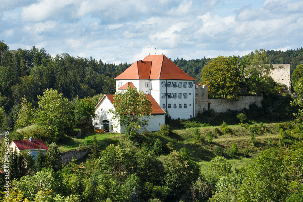 Ausblick auf Schloss in Hettingen (jetzt Rathaus) im Landkreis Sigmaringen (Hohenzollern) Ausblick auf Schloss in Hettingen (jetzt Rathaus) im Landkreis Sigmaringen (Hohenzollern)
