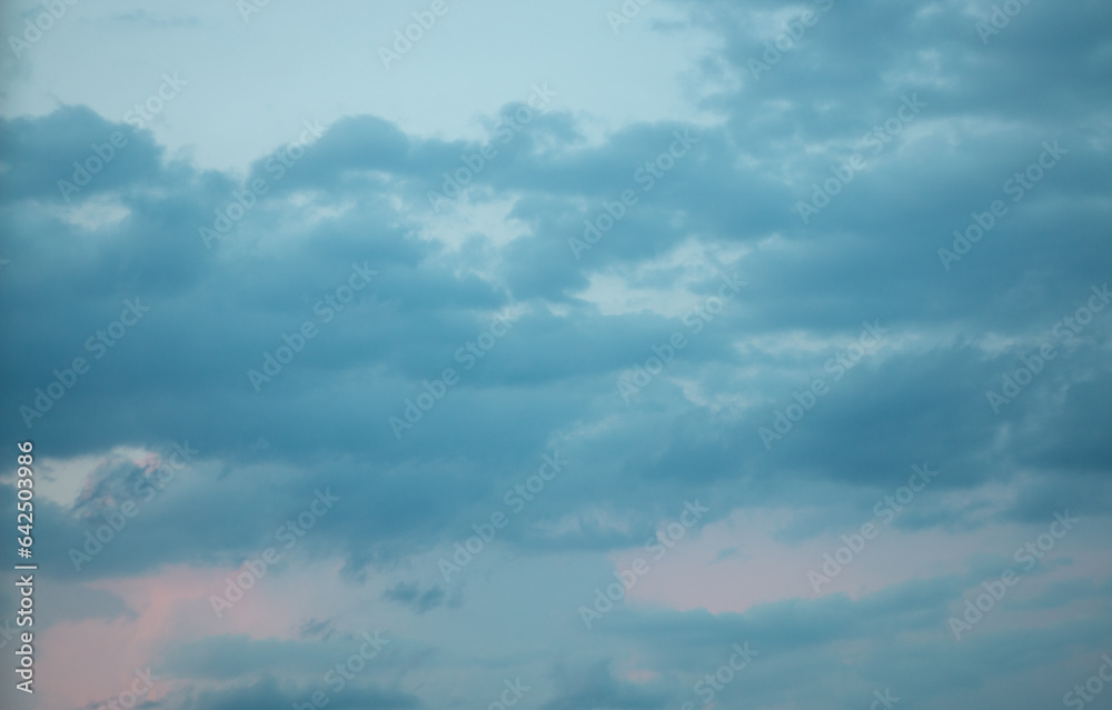 Obraz premium Dramatic cloudscape sky background with dark blue clouds, storm