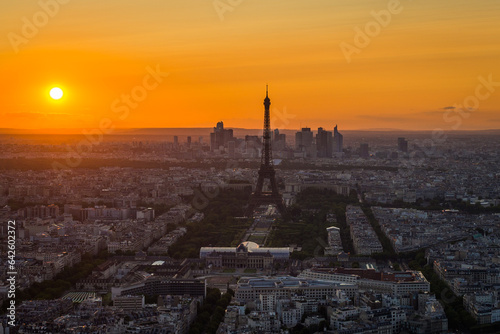 Photography sunset from high viewpoint golden hour paris landscape eiffel tower
