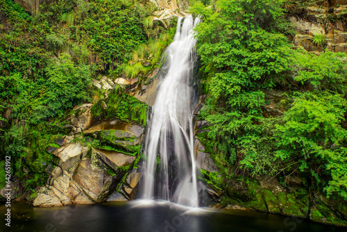 Hermosa cascada    rodeada de enredaderas de intensos colores verdes   ubicada en La Cumbrecita pueblo de C  rdoba Arg.