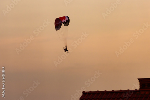 Obraz na płótnie flying during the sunset. Awesome hobby w salonie