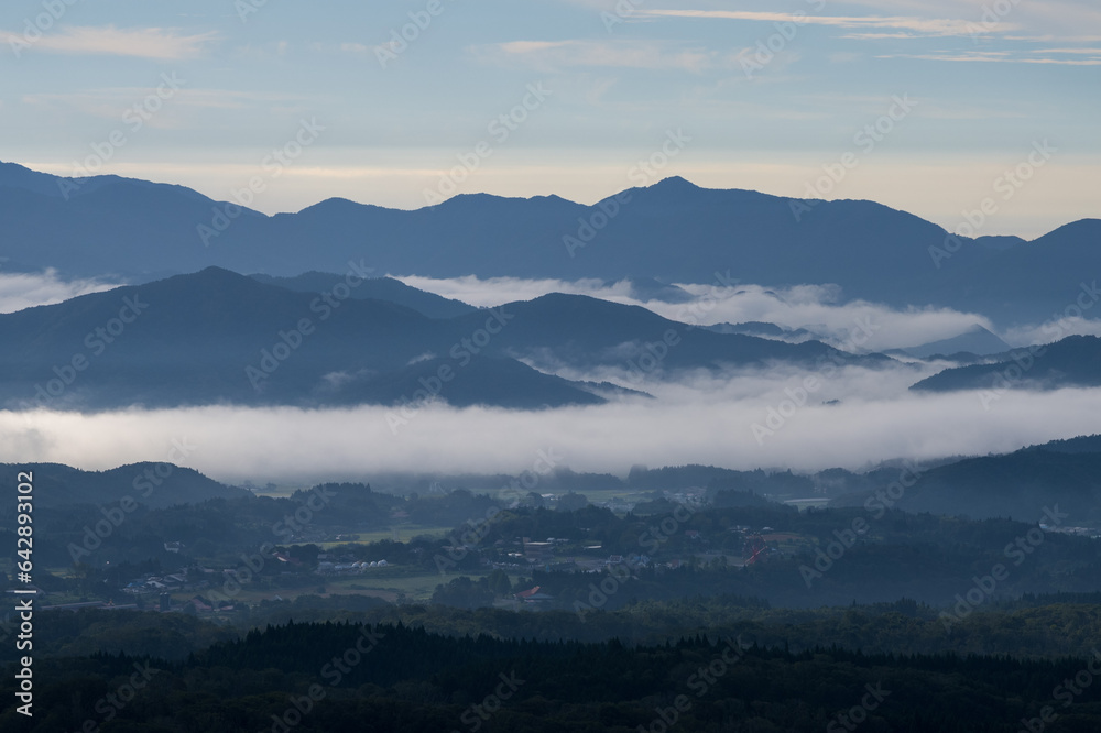 日本の岡山県の蒜山高原のとても美しい雲海