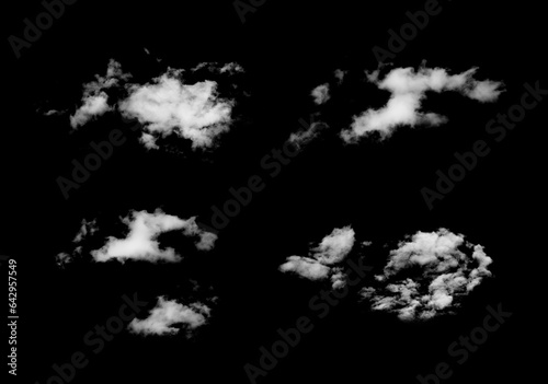 Pakiet białych chmur na czarnym tle, dym