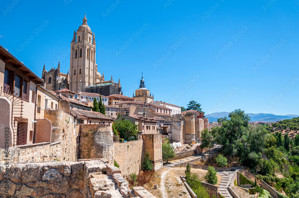 veduta della chiesa Assunzione di Maria Vergine e di san Frutos a Segovia