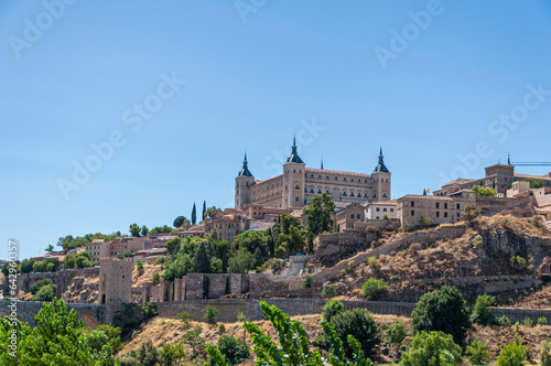 Veduta del paesaggio visto dalla valle del castello Alcázar a Toledo