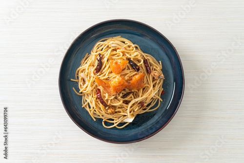 stir-fried spaghetti with salmon and dried chilli