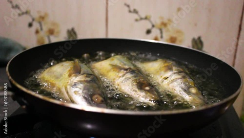 Cooking fish in a flat pan