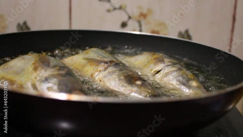 Cooking fish in a flat pan