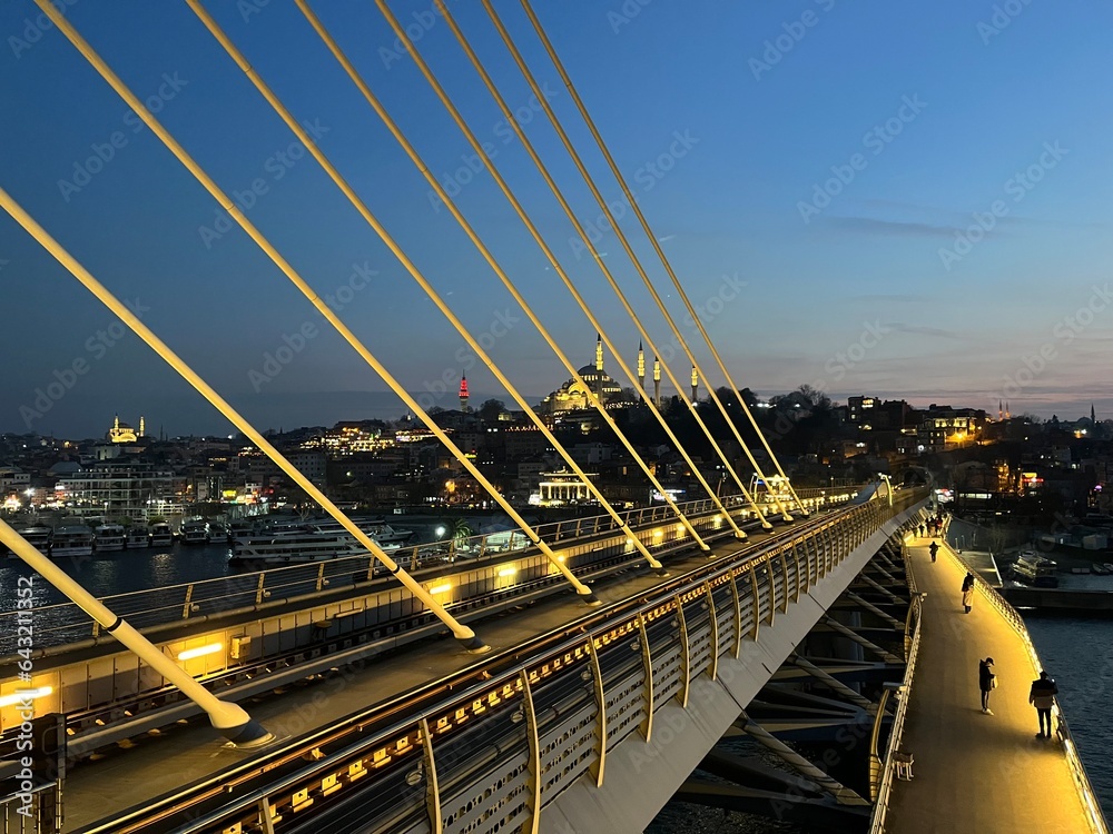 Naklejka premium bridge at night Istanbul