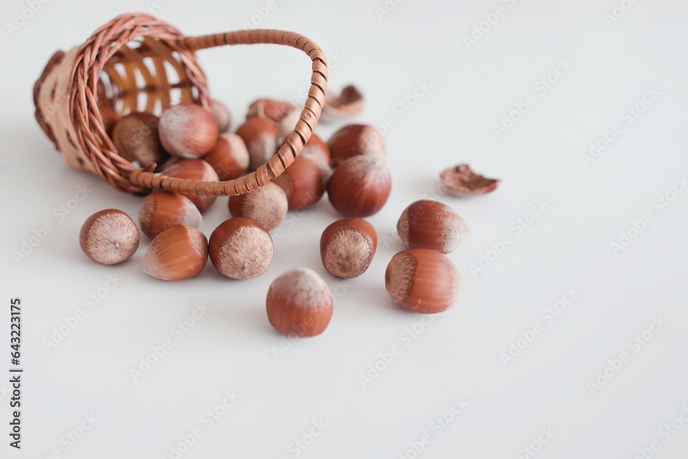 Obraz premium hazelnuts on a wooden table