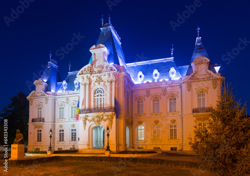 Fotografía Night view of Craiova Art Museum housed in sumptuous Constantin Mihail Palace