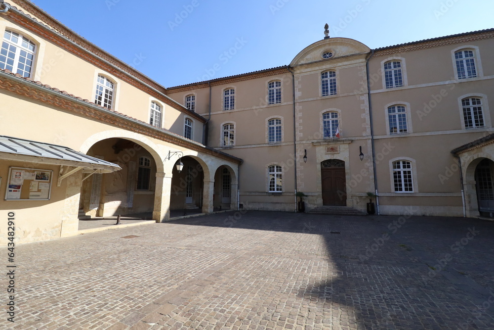Le collège Salinis, vu de l'extérieur, ville de Auch, département du Gers, France