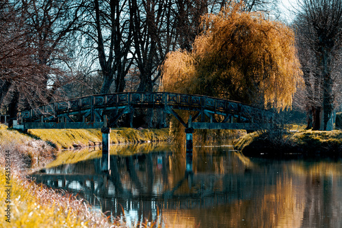 Footbridge over the river at Lalinde in fall colors